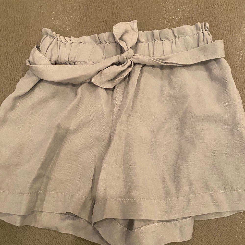 Size 8 Bella Dahl shorts barely worn